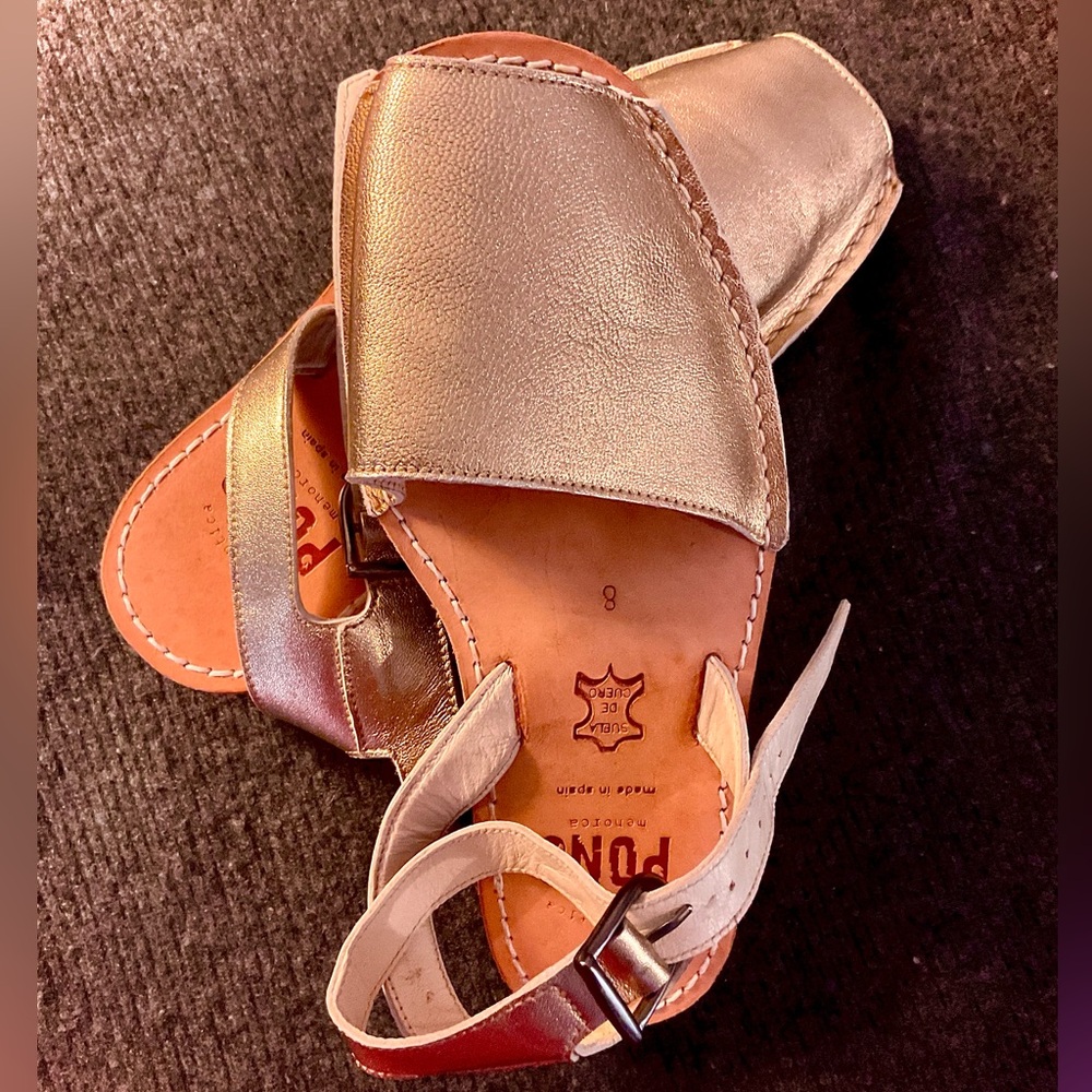 Made in Spain Pons brand Women's Gold Leather Sandals. Size 8.Medium wide.